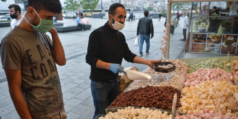 Eminönü bayram alışverişine gelenlerle doldu 12