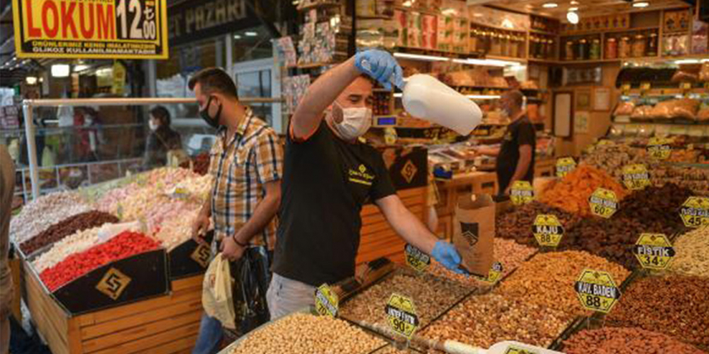 Eminönü bayram alışverişine gelenlerle doldu 18