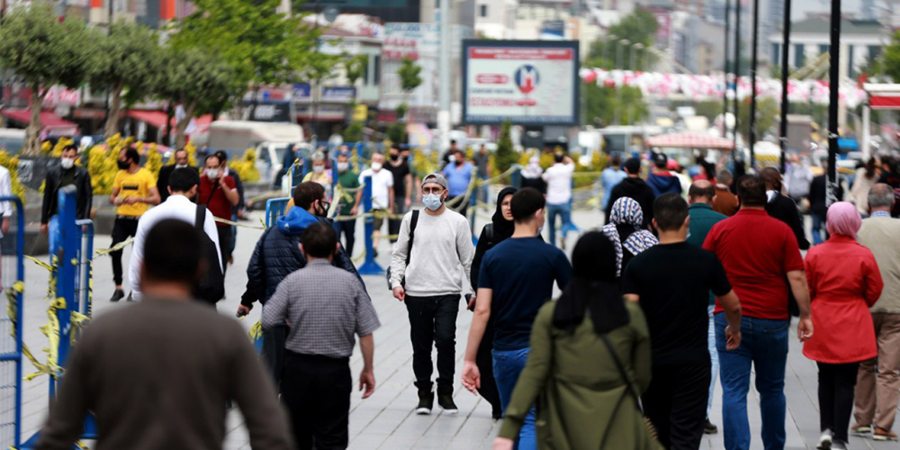 Eminönü bayram alışverişine gelenlerle doldu 19