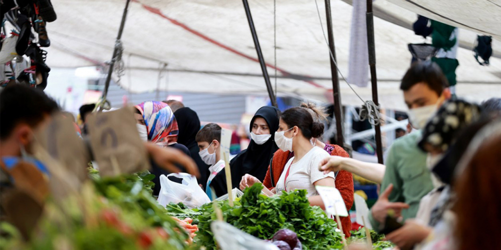 Eminönü bayram alışverişine gelenlerle doldu 21