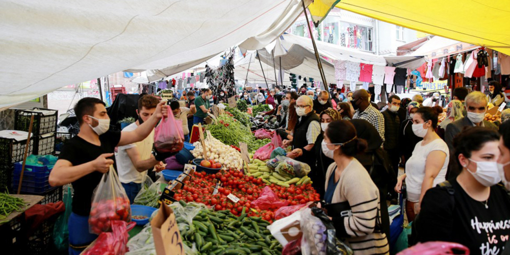 Eminönü bayram alışverişine gelenlerle doldu 24