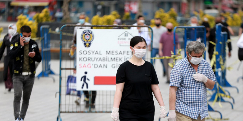 Eminönü bayram alışverişine gelenlerle doldu 25