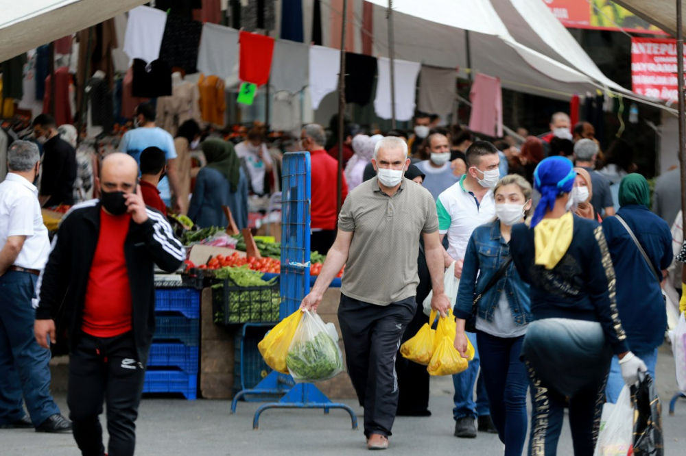 Eminönü bayram alışverişine gelenlerle doldu 26