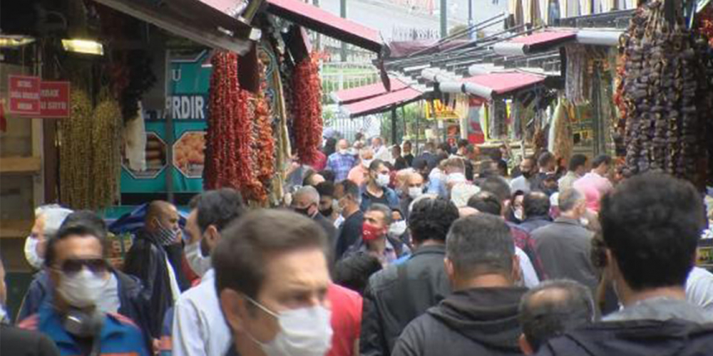 Eminönü bayram alışverişine gelenlerle doldu 3