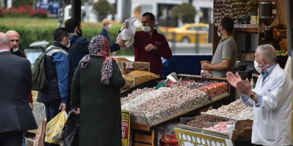 Eminönü bayram alışverişine gelenlerle doldu 5