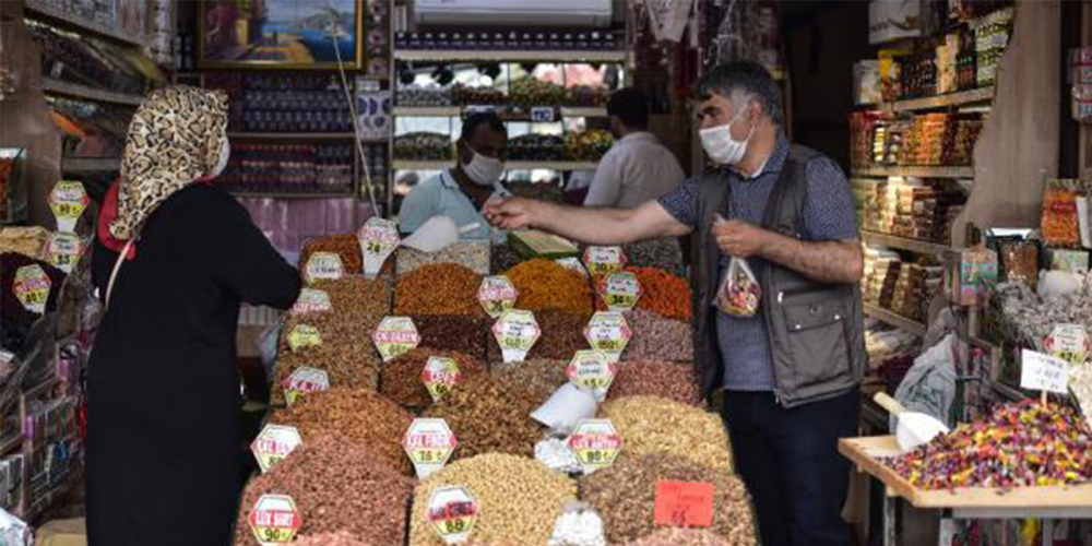 Eminönü bayram alışverişine gelenlerle doldu 7