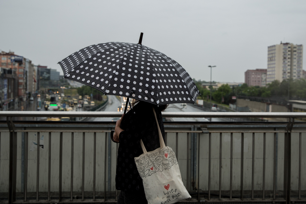 İstanbul güne yağmurla 'merhaba' dedi 1