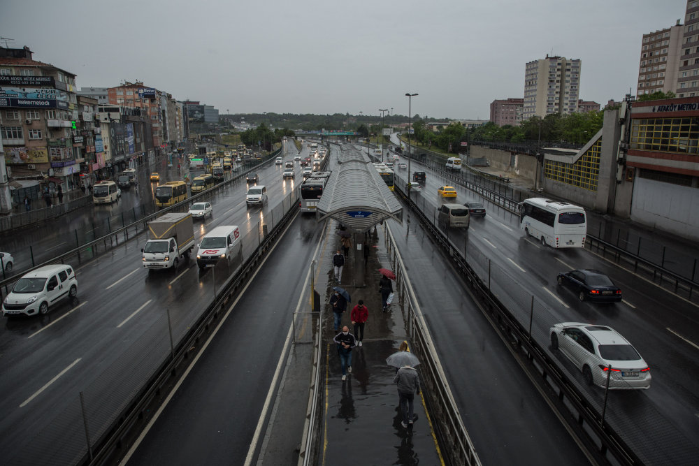 İstanbul güne yağmurla 'merhaba' dedi 13