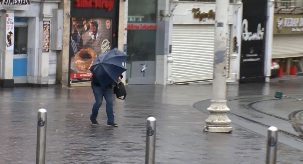 İstanbul güne yağmurla 'merhaba' dedi 7