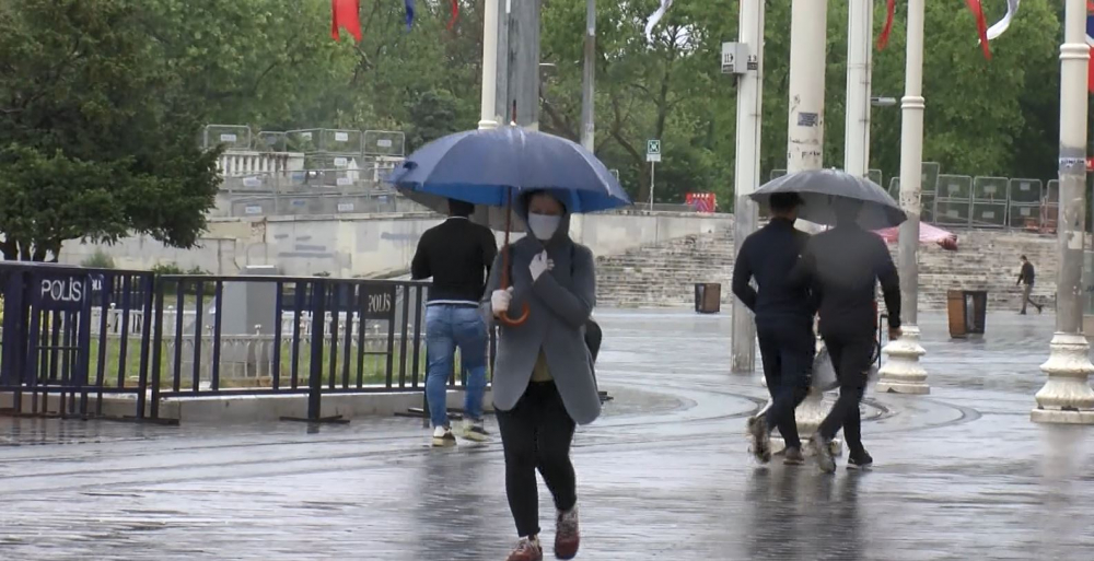 İstanbul güne yağmurla 'merhaba' dedi 9