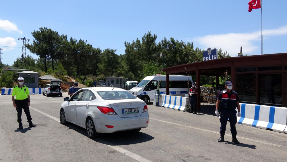 Tatilciler Bodrum'a akın etti! 10 bin araç şehre giriş yaptı 1