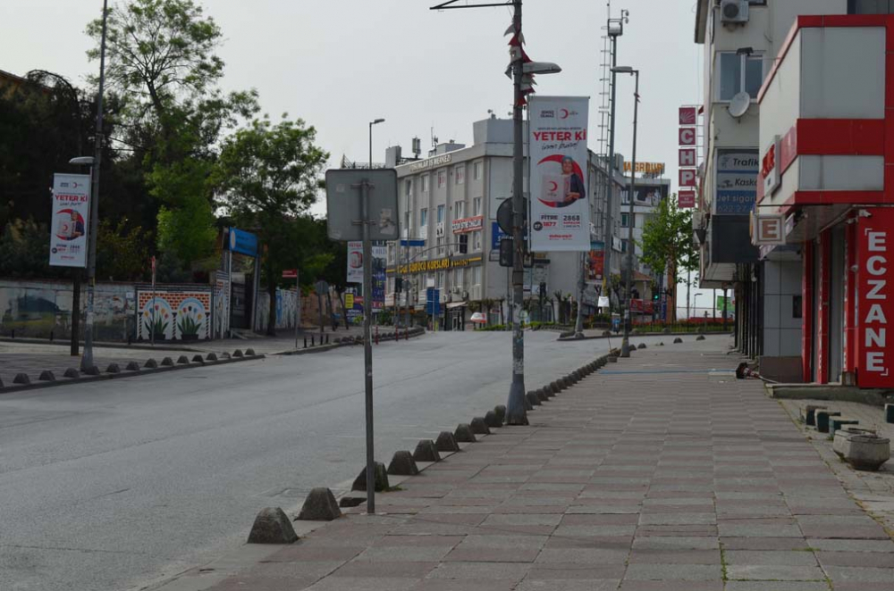 İstanbul'da tarihinin en sessiz bayramı! Sokaklar bomboş, her yer kapalı.. 11