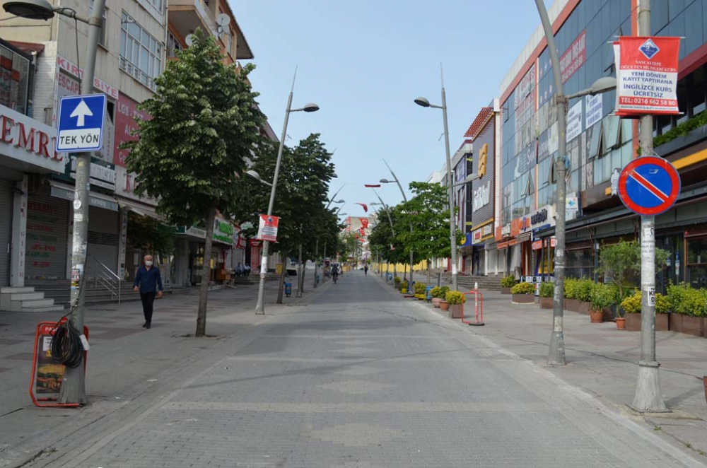 İstanbul'da tarihinin en sessiz bayramı! Sokaklar bomboş, her yer kapalı.. 15