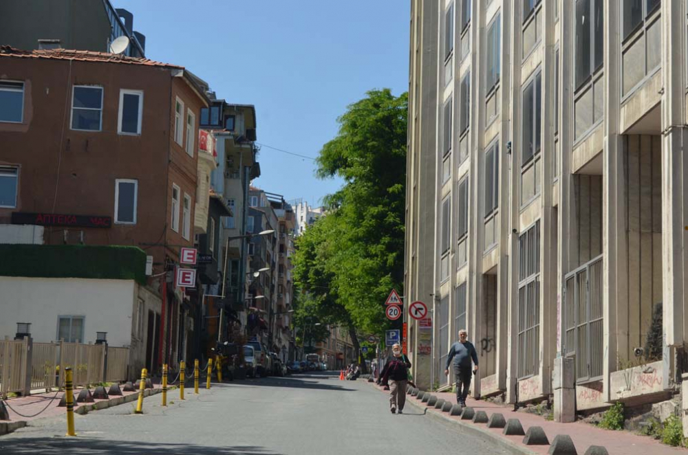 İstanbul'da tarihinin en sessiz bayramı! Sokaklar bomboş, her yer kapalı.. 21