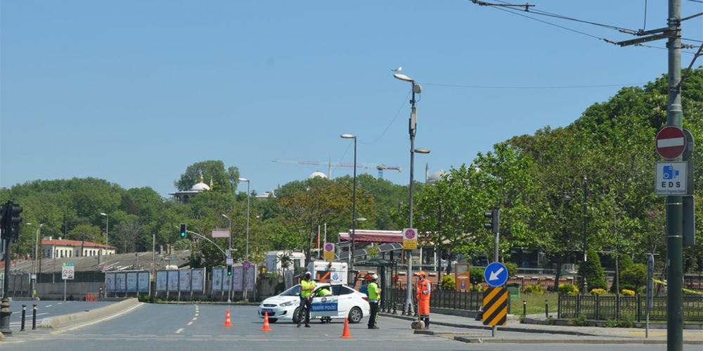 İstanbul'da tarihinin en sessiz bayramı! Sokaklar bomboş, her yer kapalı.. 3