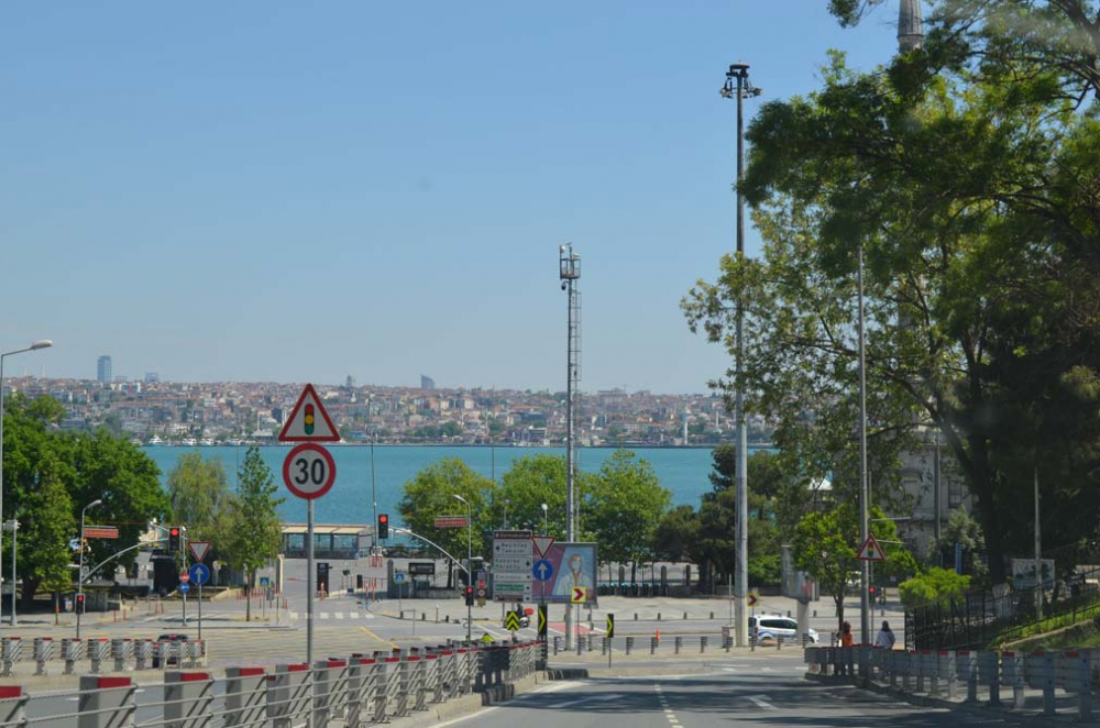 İstanbul'da tarihinin en sessiz bayramı! Sokaklar bomboş, her yer kapalı.. 30