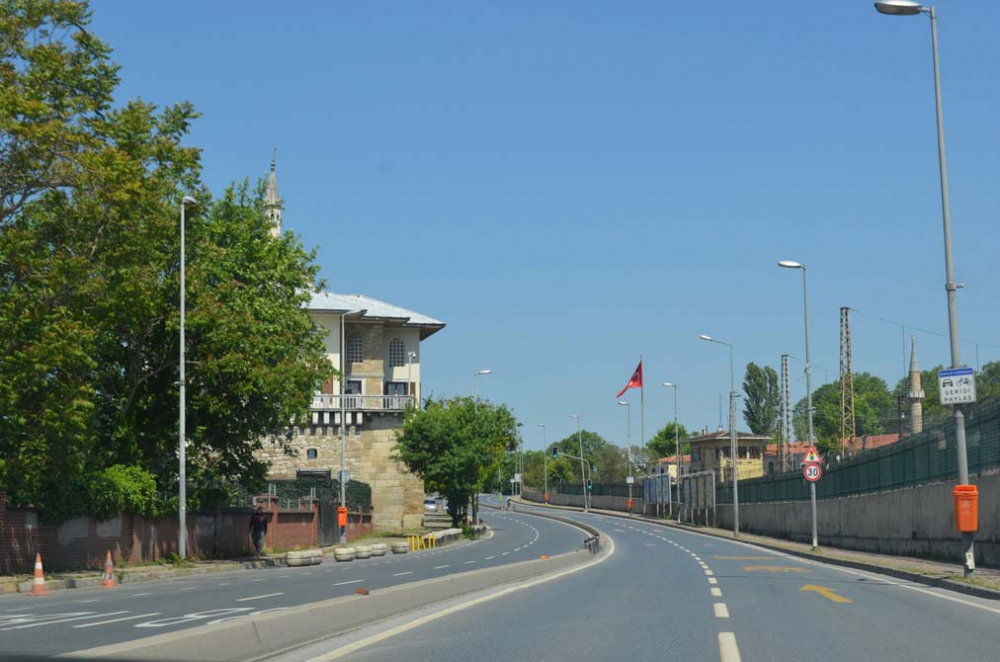 İstanbul'da tarihinin en sessiz bayramı! Sokaklar bomboş, her yer kapalı.. 33