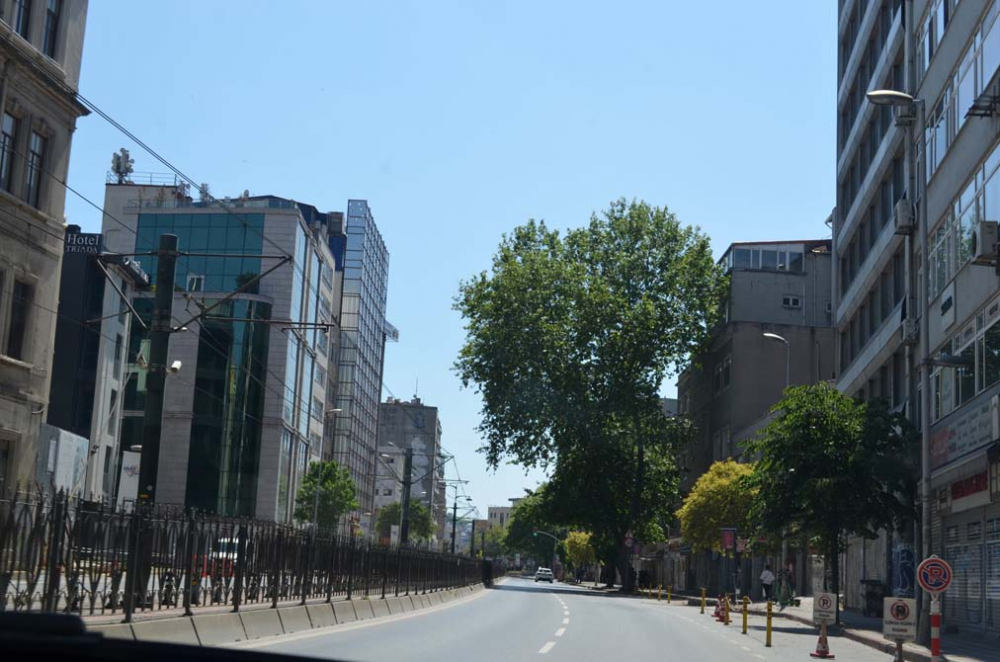 İstanbul'da tarihinin en sessiz bayramı! Sokaklar bomboş, her yer kapalı.. 43