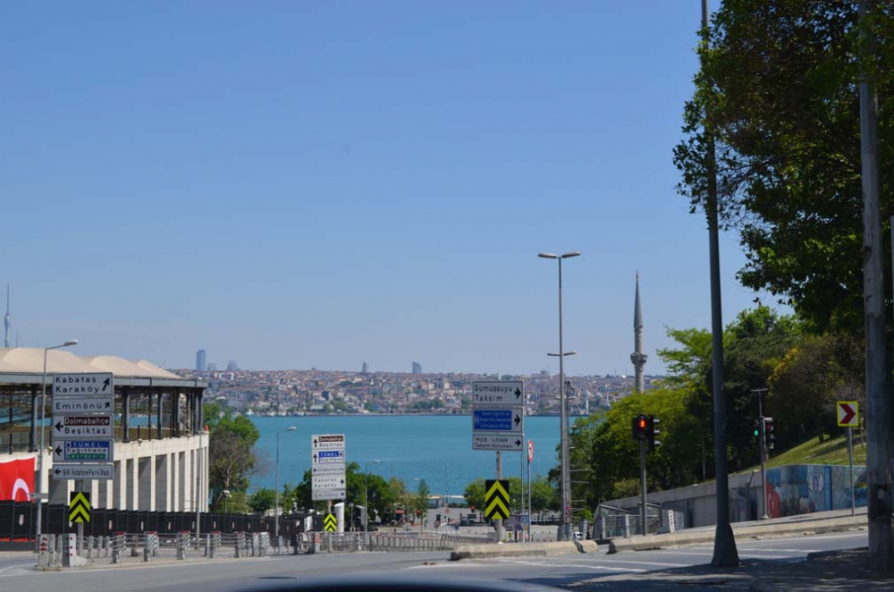 İstanbul'da tarihinin en sessiz bayramı! Sokaklar bomboş, her yer kapalı.. 49