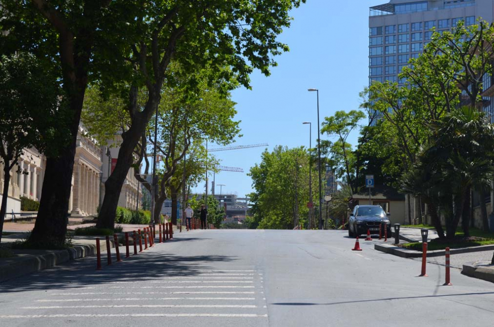 İstanbul'da tarihinin en sessiz bayramı! Sokaklar bomboş, her yer kapalı.. 50