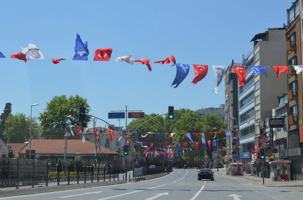 İstanbul'da tarihinin en sessiz bayramı! Sokaklar bomboş, her yer kapalı.. 51