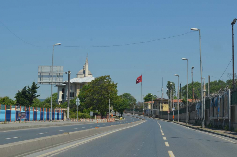 İstanbul'da tarihinin en sessiz bayramı! Sokaklar bomboş, her yer kapalı.. 55