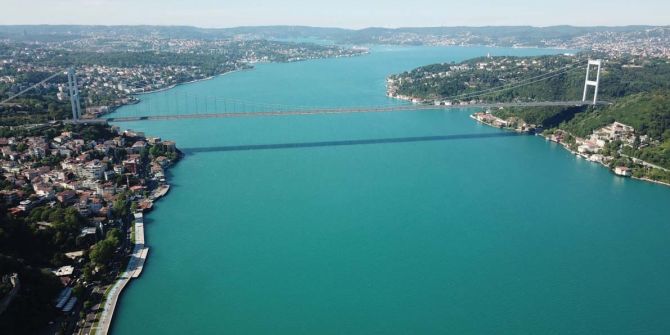 İstanbul Boğazı'nı hiç böyle görmediniz! Turkuaz rengine büründü