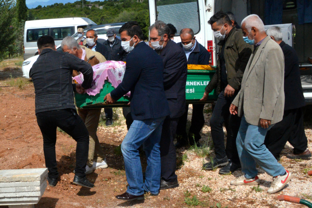 Sevgilisi tarafından öldürülen Zeynep'in annesi yürekleri dağladı: Zeynep nasıl kıydılar sana? 8