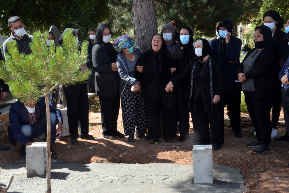 Sevgilisi tarafından öldürülen Zeynep'in annesi yürekleri dağladı: Zeynep nasıl kıydılar sana? 9