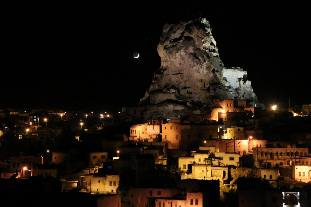 Adeta büyüledi! Kapadokya bölgesinin gece görüntüsü kendisine hayran bıraktı 1