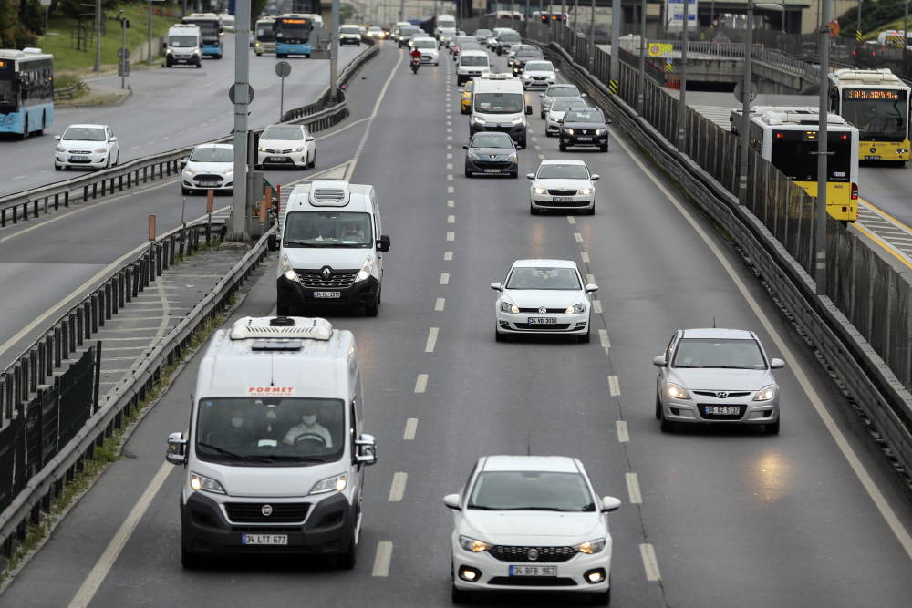 İstanbul yasağın ardından güne hareketli başladı 1