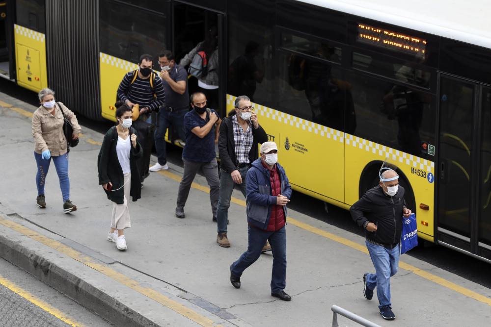 İstanbul yasağın ardından güne hareketli başladı 3