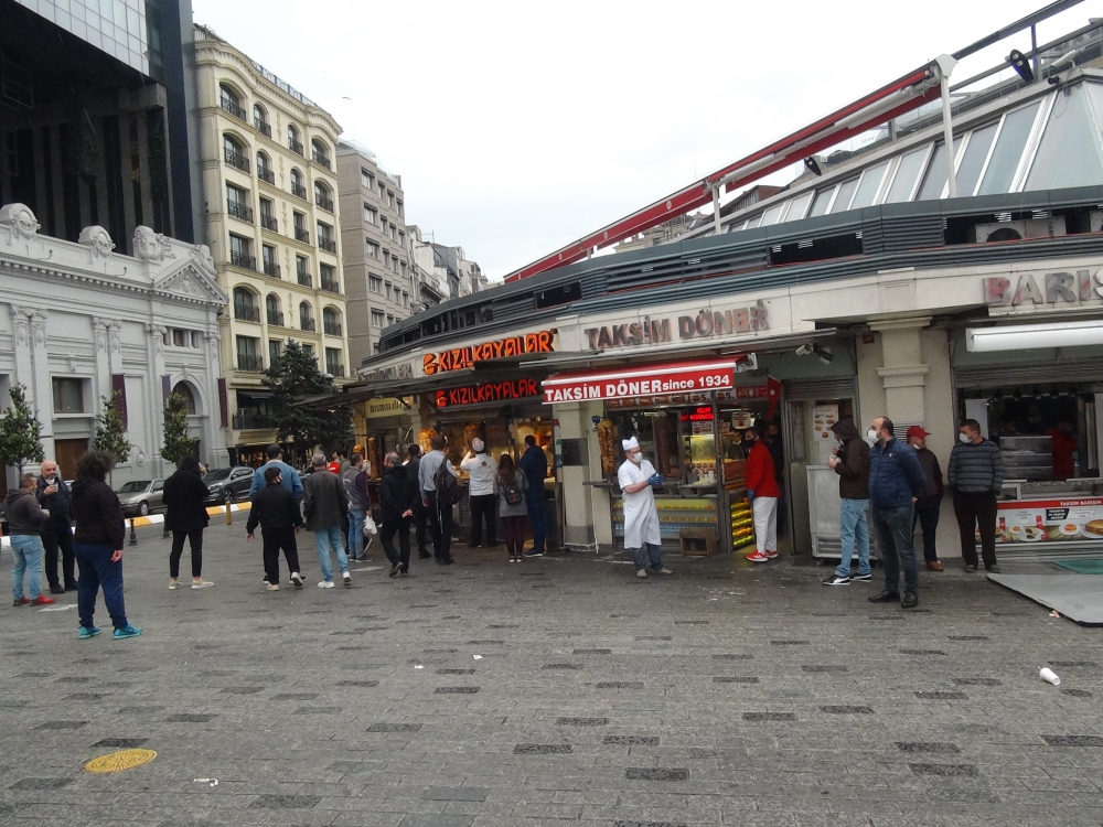 Kısıtlama sonrası Taksim Meydanı ve İstiklal Caddesi'nde hareketlilik 10