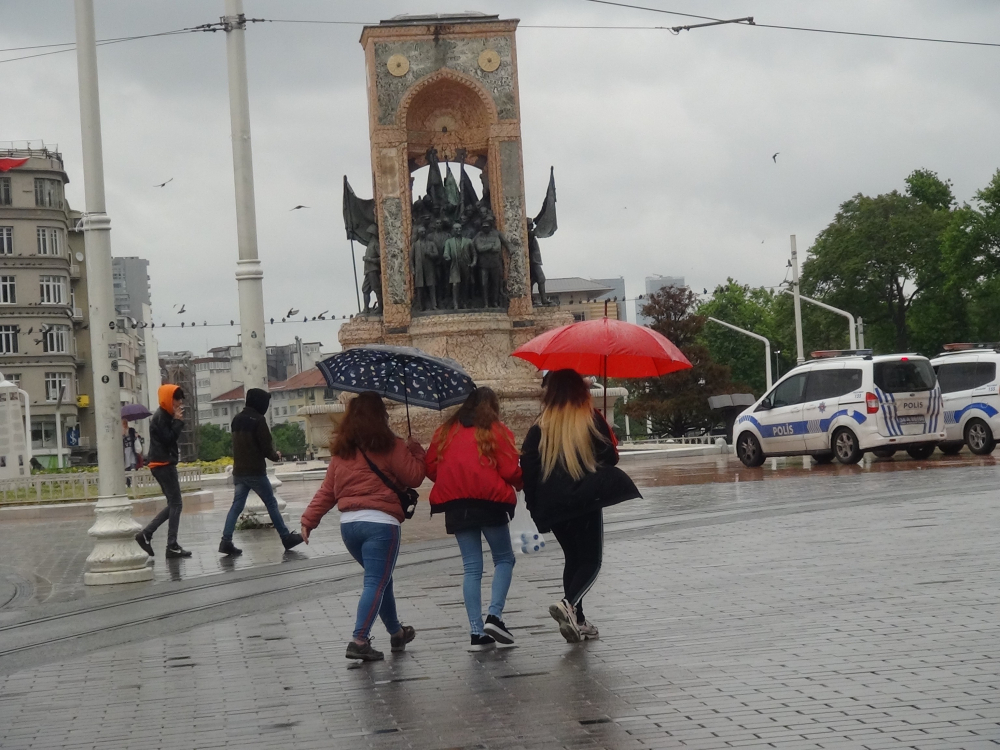 Kısıtlama sonrası Taksim Meydanı ve İstiklal Caddesi'nde hareketlilik 13