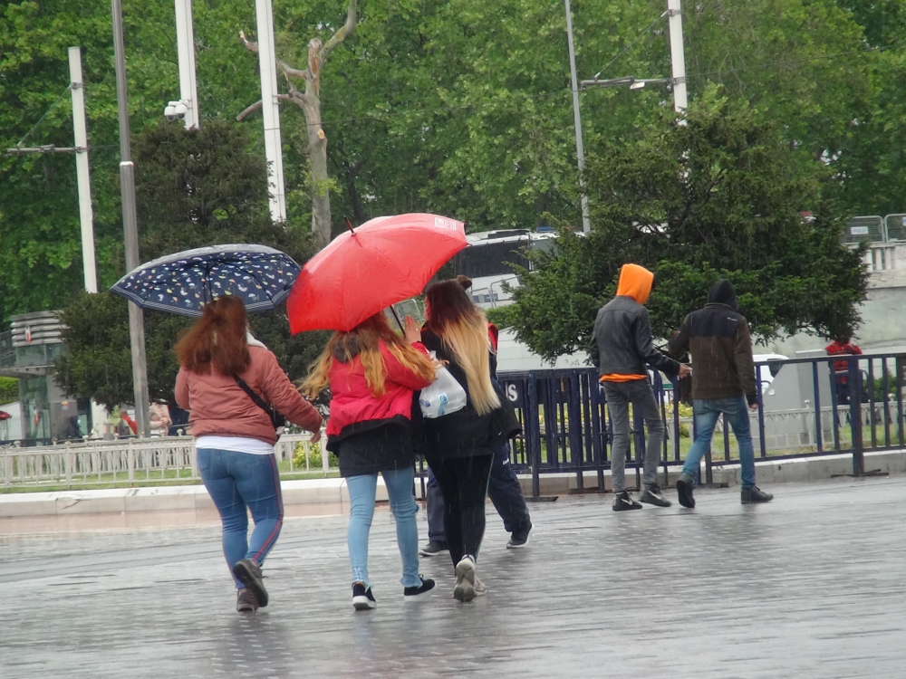 Kısıtlama sonrası Taksim Meydanı ve İstiklal Caddesi'nde hareketlilik 14