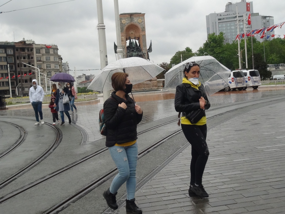 Kısıtlama sonrası Taksim Meydanı ve İstiklal Caddesi'nde hareketlilik 15