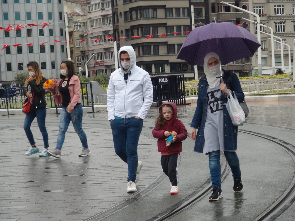 Kısıtlama sonrası Taksim Meydanı ve İstiklal Caddesi'nde hareketlilik 16