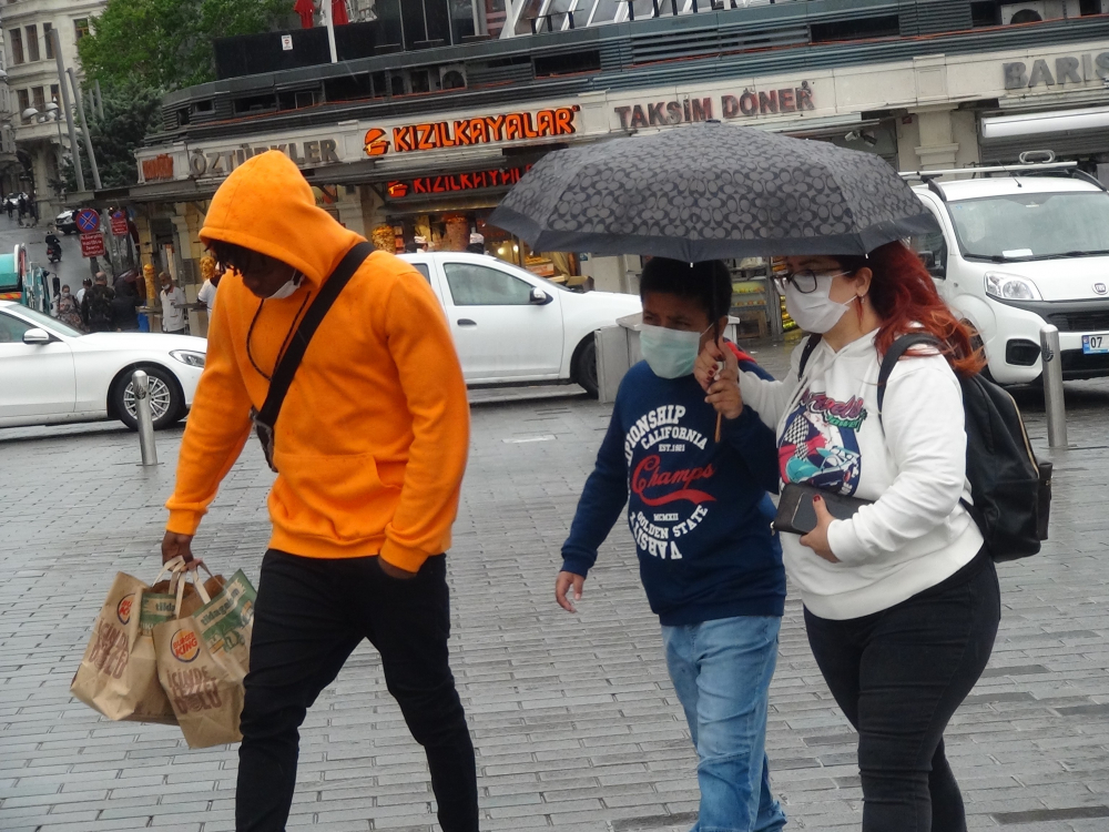 Kısıtlama sonrası Taksim Meydanı ve İstiklal Caddesi'nde hareketlilik 17