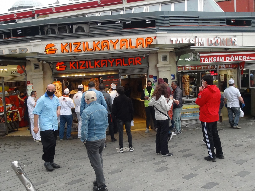 Kısıtlama sonrası Taksim Meydanı ve İstiklal Caddesi'nde hareketlilik 2