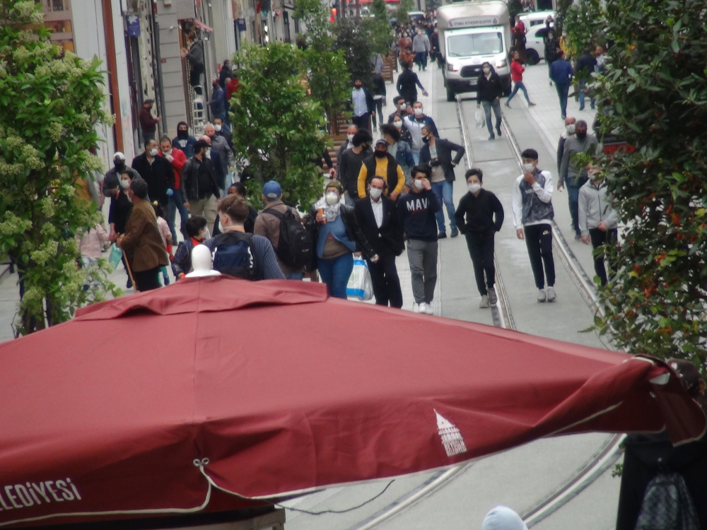 Kısıtlama sonrası Taksim Meydanı ve İstiklal Caddesi'nde hareketlilik 4