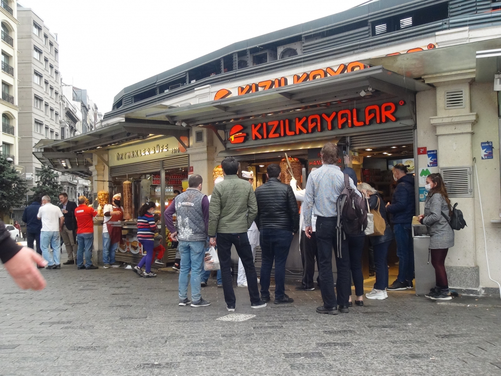 Kısıtlama sonrası Taksim Meydanı ve İstiklal Caddesi'nde hareketlilik 9