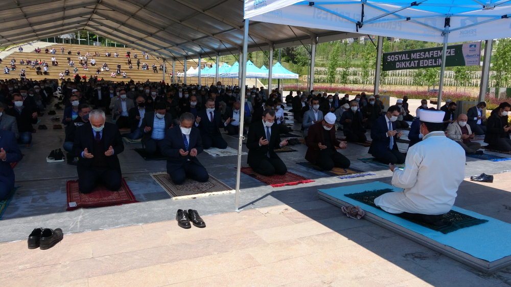 Pendik Millet Bahçesi'nde ilk cuma namazı kılındı! 10