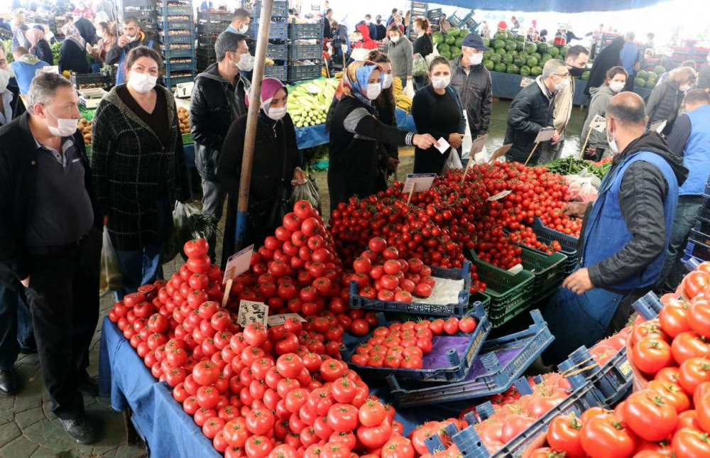 Ankara'da pazarlara sokağa çıkma kısıtlaması öncesi akın ettiler 1