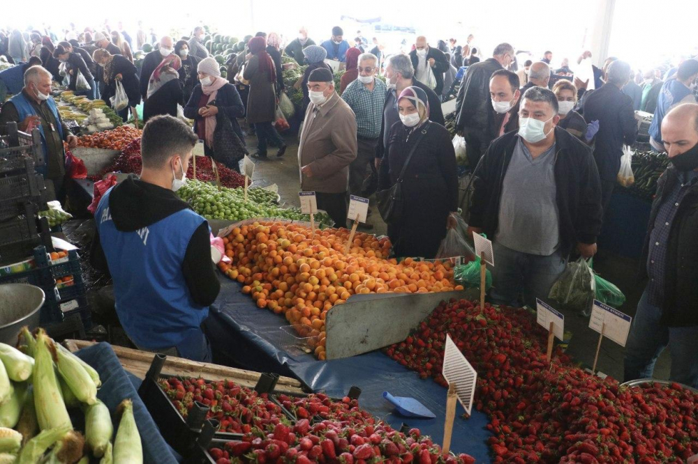 Ankara'da pazarlara sokağa çıkma kısıtlaması öncesi akın ettiler 3