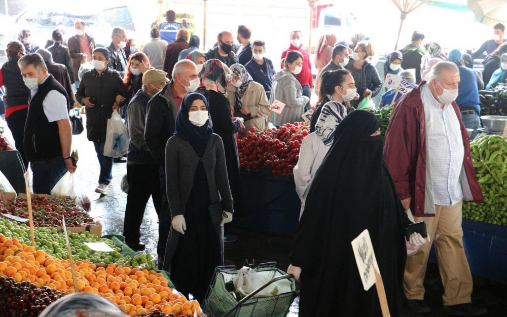 Ankara'da pazarlara sokağa çıkma kısıtlaması öncesi akın ettiler 9