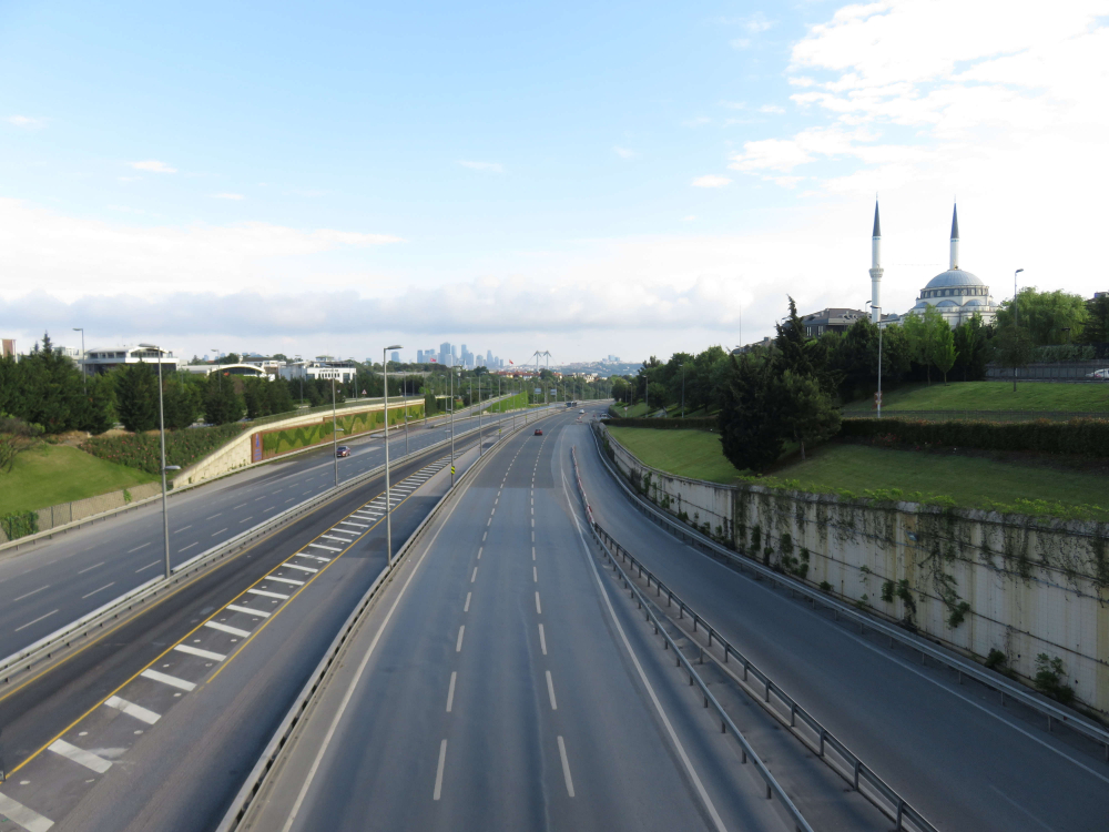 İstanbul sokağa çıkma kısıtlaması nedeniyle 'sessiz kent' oldu 1