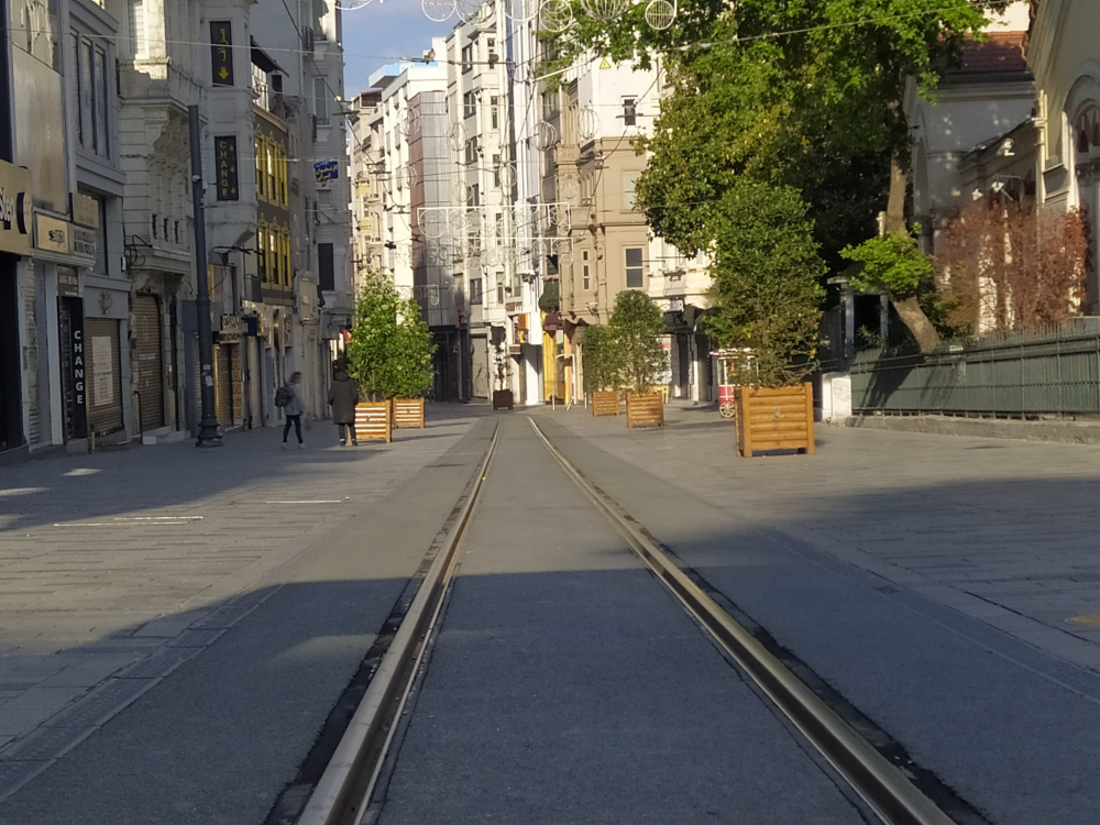 İstanbul sokağa çıkma kısıtlaması nedeniyle 'sessiz kent' oldu 8