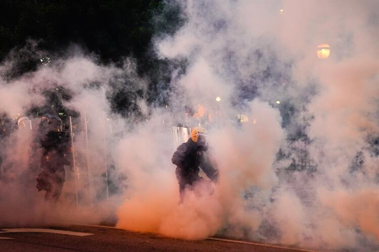 Alevler Beyaz Saray'ın kapısında! Ülkede 25 şehirde sokağa çıkma yasağı ilan edildi 21