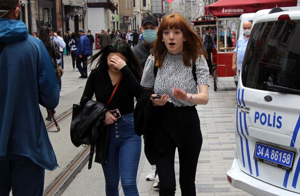 İstiklal Caddesi'nde koronavirüs kuralları unutuldu 3