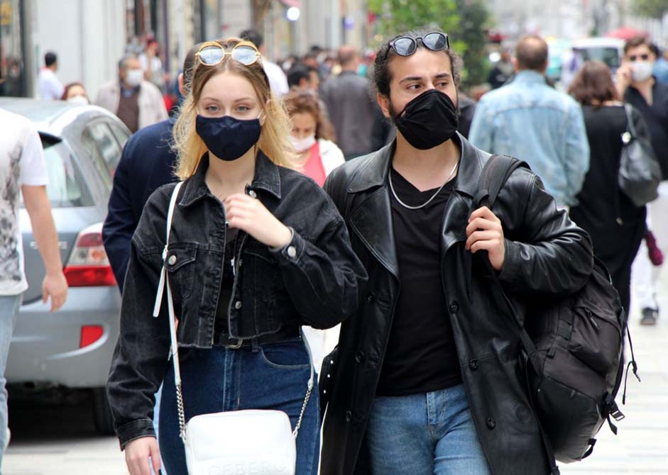 İstiklal Caddesi'nde koronavirüs kuralları unutuldu 6